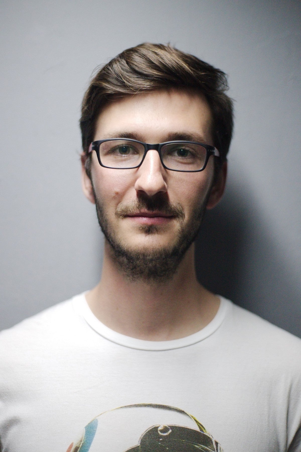 files/smile_profile_face_male_portrait_young_person_glasses-451653.jpg